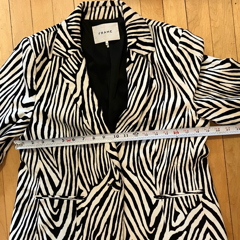 Frame Zebra Print Black/White Velour Bold Print Blazer Size 10 - Picture 7 of 9